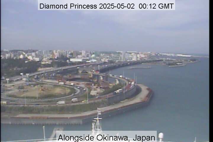 A live picture from the bridge of the Diamond Princess
