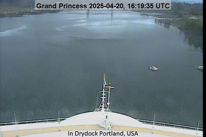 A live picture from the bridge of the Grand Princess